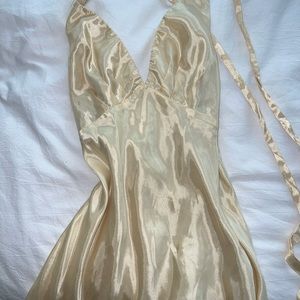 Yellow hello Molly dress in size 2 US